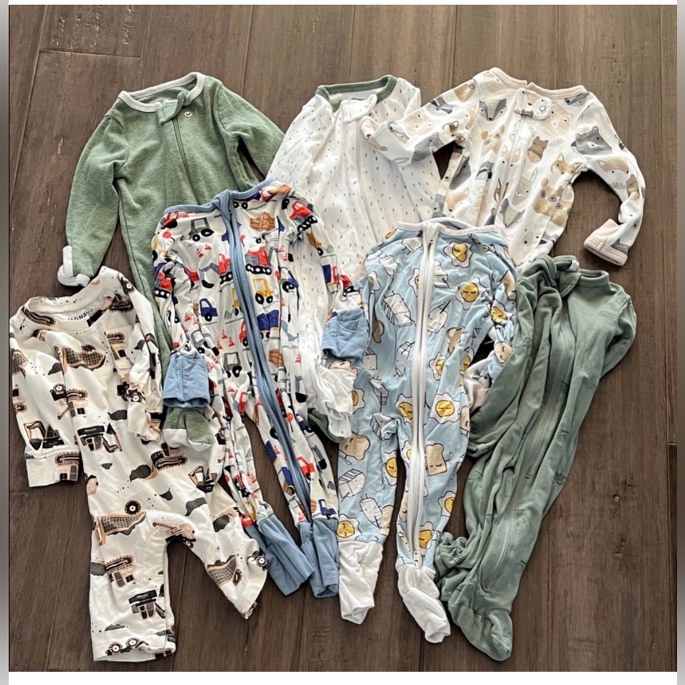 Assorted Kids One Piece Pajamas 8 pjs